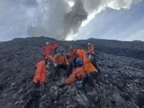 マラピ山噴火死者22人に　インドネシア、捜索続く