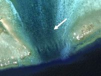 中国、フィリピン船阻止へ障害物　南シナ海スカボロー礁