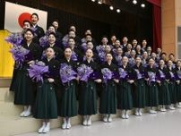宝塚音楽学校、39人が卒業　歌劇団の俳優死亡問題の渦中