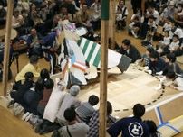 段ボール力士で巨大紙相撲、鳥取　県立美術館の開館カウントダウン