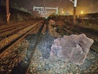 余震で線路に落石か、列車脱線　台湾・花蓮、乗客146人無事