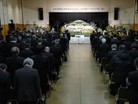 知床沈没事故2年、再発防止誓う　出港地ウトロで追悼式