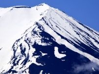 富士山に春告げる残雪「農鳥」　今年はふっくらとした姿に