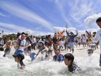 和歌山・白良浜で海開き　「楽しい」子どもら笑顔