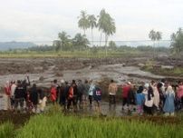 豪雨で土石流、28人死亡　インドネシア、火山灰住宅に