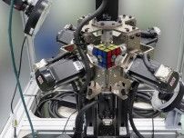 六面立体パズル、0.3秒で完成　三菱電機のロボット、ギネス認定
