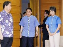首相、沖縄「かりゆし」着て閣議　全閣僚も、クールビズ推進
