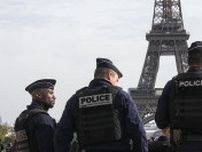 パリ・エッフェル塔に「ひつぎ」　仏、ロシアの工作警戒