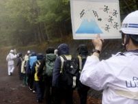 富士山噴火に備え避難訓練、山梨　絵文字で外国人観光客誘導