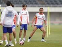 日本代表が練習再開、長友合流　シリアとW杯2次予選最終戦