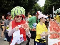 甘い「給スイカ」でゴール　千葉・富里のマラソン大会