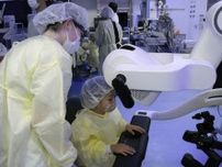 手術支援ロボ、市民が体感　鳥取大病院、初の施設開放