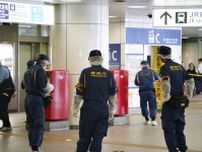 警察官、はさみで刺され軽傷　女確保、JR新宿駅の地下広場