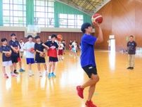 Bリーグの技伝授　来季ハンナリーズ加入の川嶋選手がバスケ教室