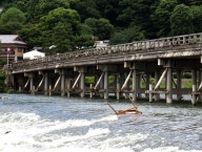 京都・嵐山の屋形船、流され大破した状態で発見「自然に流されることはありえない」