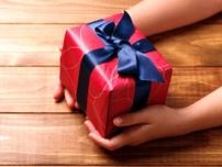 《何でもない日》のプレゼント…贈るメリットとは？　人間関係における“無駄遣い”と“投資”の違い