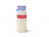 毎日《牛乳》を飲む人、どれだけいるの？カレーと…ナポリタンと…牛乳を「飲みたくなる」メニュー、人それぞれ！？