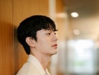 『王女ピョンガン』で話題の韓国俳優イ・ジフン密着撮り下ろし！最新主演作はまさかのベッドの下に潜む異常なストーカー⁉