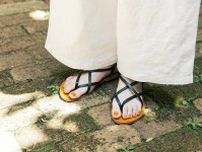 カジャックのフラットサンダル｜Kanocoさんの夏スタイルはオールホワイトで爽やかに 【大人女子の足もとおしゃれ】