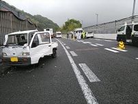 大雨の影響か 東名高速下り線で車両4台が絡む事故　男女4人がけがをし救急搬送される　静岡・小山町