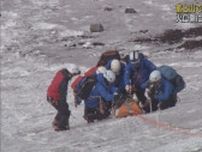 富士山で見つかった3人の遺体　静岡県警の山岳救助隊が1人の遺体を収容　身元の確認を急ぐ