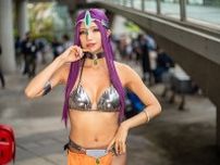 『ドラクエ4』踊り子「マーニャ」のコスプレイヤーが褐色肌と美脚すごっ！「脚なっが」