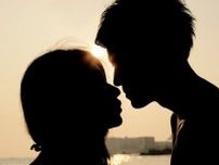 パートナーとのキスの頻度、約2人に1人が「半年に1回以下」
