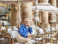 82歳、パリの有名カフェマダムは日本人女性　フランス人に一目置かれるファッションが話題「おしゃれに年齢関係ない」