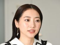 胸元あらわなヌーディードレス姿　女優武田玲奈さん　デビュー10周年記念写真集