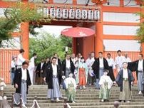 京都・祇園祭始まる　「お千度の儀」の稚児は小６、大役こなし笑顔