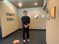 飯田・アートハウス　神藤啓介絵画展　パステル・アクリル作品40点が並ぶ
