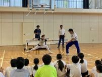 沼津の小中一貫校でフェンシング講座　脇田樹魅選手が講師務める