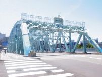 金沢の犀川大橋　歩行者天国で百寿を祝うイベント