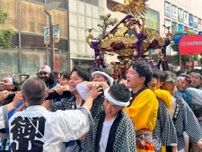 習志野で「津田沼北口夏祭り」　八坂神社のみこしが津田沼駅前を練り歩く