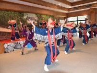 泰平踊 優雅に力強く　日南・飫肥で本町組保存会公演