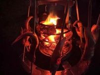 【BBQが楽しい季節】“組み立て式卓上囲炉裏”“極厚アルミ製焚き火台”ほか 料理もできて焚き火も楽しめる最新キャンプギア3選