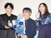 稲垣吾郎、「自分のこと以上にうれしい」東京国際映画祭W受賞の『正欲』岸善幸監督をお祝い！喜びあふれ写真撮影のおかわり