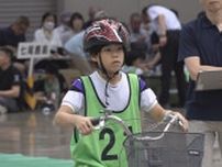 「ヘルメットの着用も忘れないで！」児童らが運転の安全性やテクニックを競う