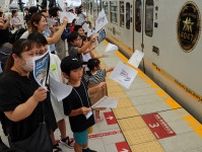 ＪＲ長崎駅で一日駅員体験　児童８人が参加　アナウンスや切符販売に挑戦