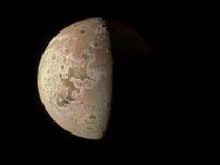 木星の衛星イオの火山活動、太陽系の初期から続くとついに判明