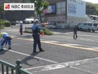 道路を右折していた普通貨物車と原付バイクが衝突　バイクの運転手が重傷　長崎市 新戸町
