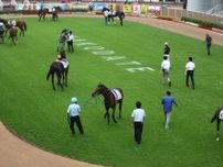 【函館2歳S結果】世代初の重賞ウイナーはサトノカルナバル！ 3年目・佐々木大輔騎手も重賞初制覇