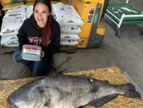 米オハイオ州最大のナマズをゲット！ 15歳の女子高生が“手釣り”で15年ぶりに記録更新