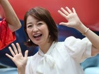 人力舎所属の元テレ東・松丸友紀アナ“裸足で全力疾走”の迫力写真 「子育てママ」の本領発揮