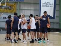 【バスケ】宇都宮がチーム練習を開始　ブラスウェル・ヘッドコーチはアップテンポのバスケ目指す