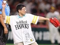 ソフトバンク対広島で「台湾デー」　玉山銀行の黄黄男州董事長がノーバウンド始球式