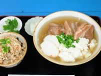通もうならす沖縄そば、イチオシは「全部のせ」　地元の食材をふんだんに　8月から一本麺の提供も