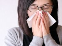 鼻水はすすって飲み込んでもいい？ GWまで続く花粉症、鼻のかみすぎで脳や耳への影響も…医師が解説