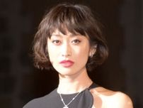 4児の母・山田優、美スタイル際立つ私服コーデ「NICE プロポーション」「むずかしい柄なのにスッキリ細く長くキレイです！」