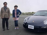 55歳・荻野目洋子、愛車『ポルシェ997カブリオレ』でドライブ　免許取得後に『レクサス』を選んだ理由とは？